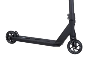 Trottinette freestyle Striker Lux légère pour le skatepark, avec guidon Y en aluminium, deck peg-cut et roues 110 mm, idéale pour les tricks aériens.