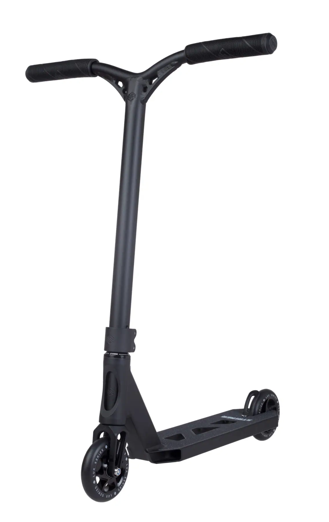 Trottinette freestyle Striker Lux légère pour le skatepark, avec guidon Y en aluminium, deck peg-cut et roues 110 mm, idéale pour les tricks aériens.