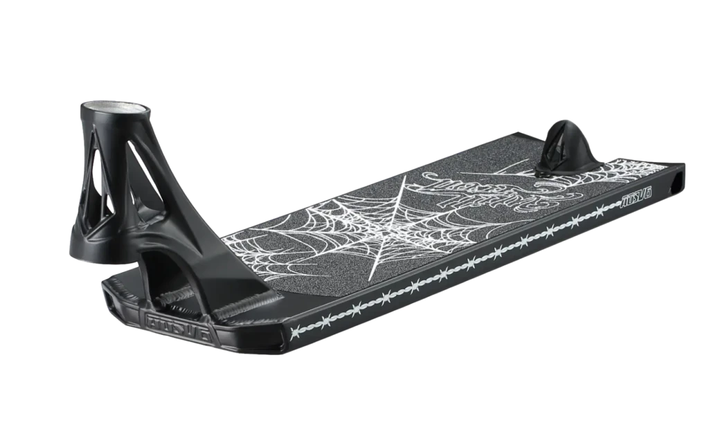 Deck Blunt AOS V6 Signature Will Scott noir, concave et robuste, parfait pour le street, avec signature graphique et finition soignée.